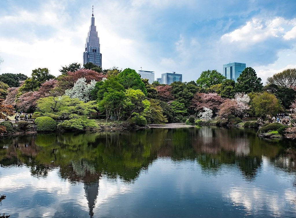 the-best-tokyo-parks-and-japanese-gardens-for-autumn-spring-and-beyond